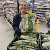 SUPERBRUGSEN DRONNINGLUND tilbyder stor pose spinat til 20 kr. ved GLS-døren i dag
