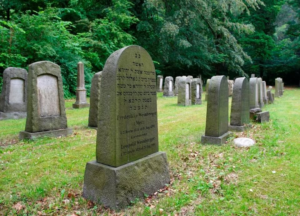 Evighedens hus: Omvisning på den jødiske begravelsesplads i Randers