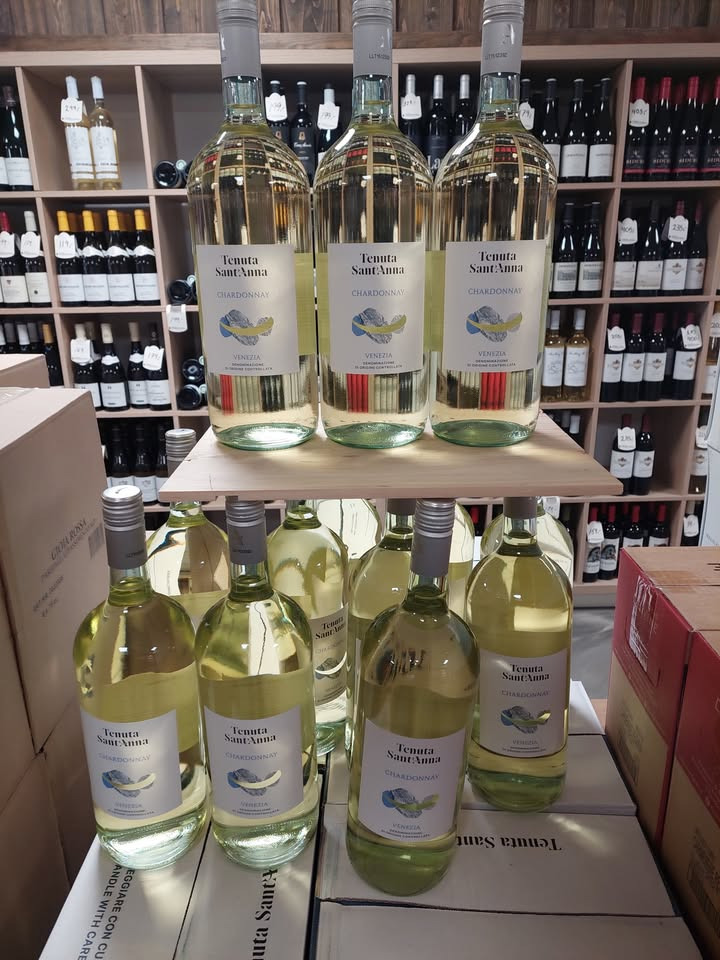 Fredericia Vinhandel tilbyder magnumflaske af italiensk Chardonnay til vild pris