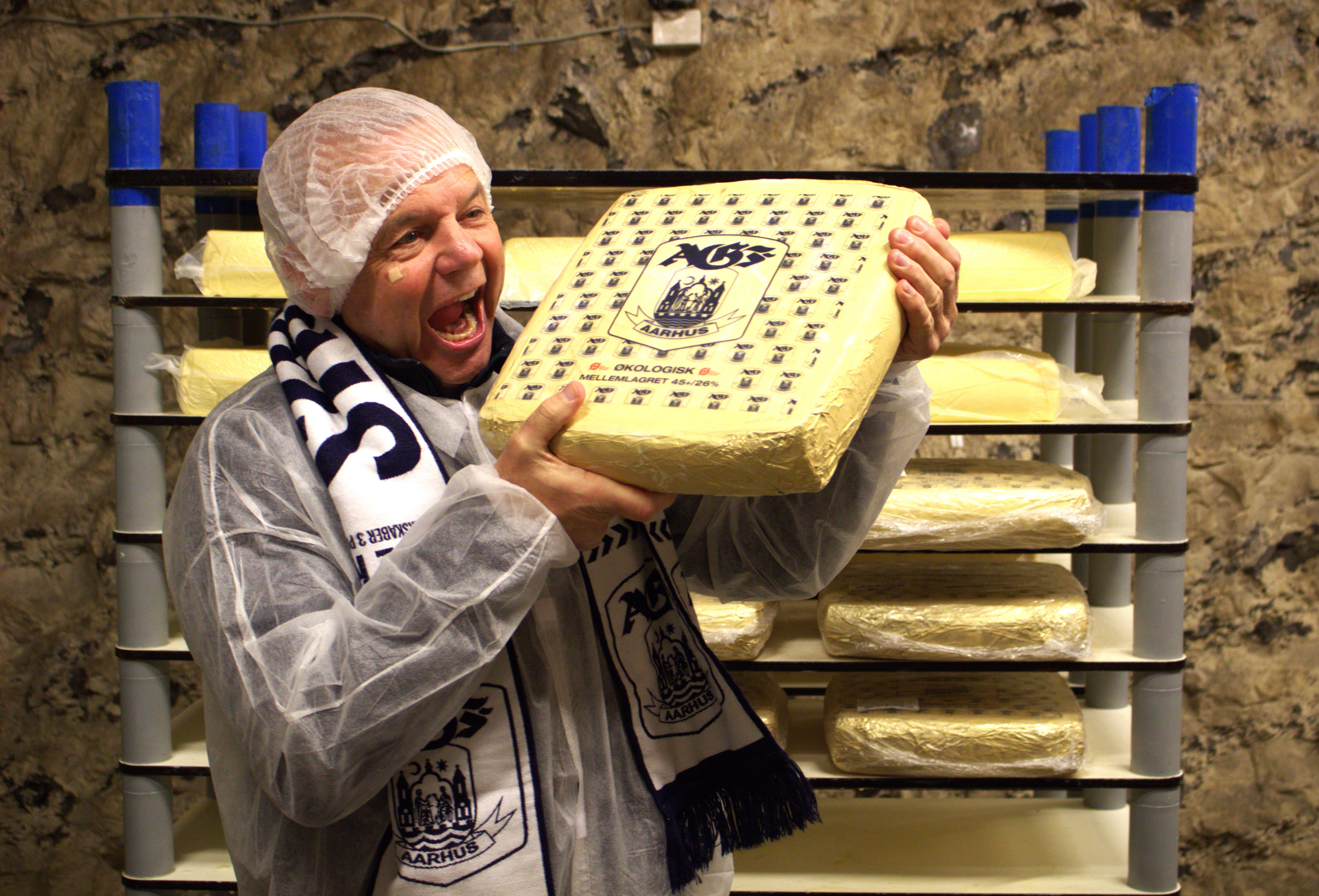 Jama Ost lancerer AGF-ost: Salget støtter Red Barnet og stemningen på stadion