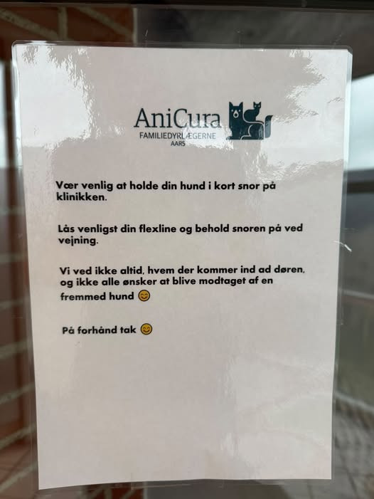 AniCura Familiedyrlægerne Aars beder kunder have dyr i snor eller transportkasse