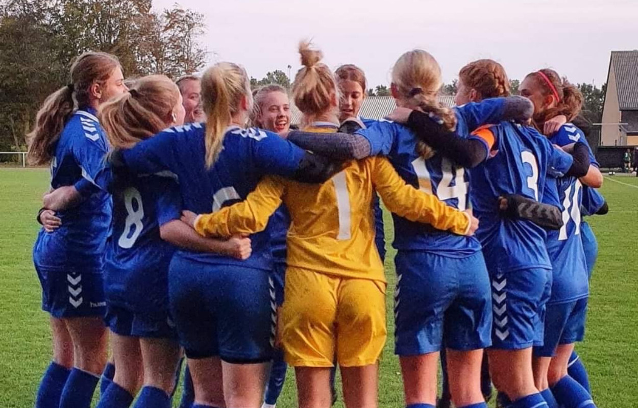 HT/SIK-piger gav det suveræne tophold kamp til stregen: “Hele holdet fightede”