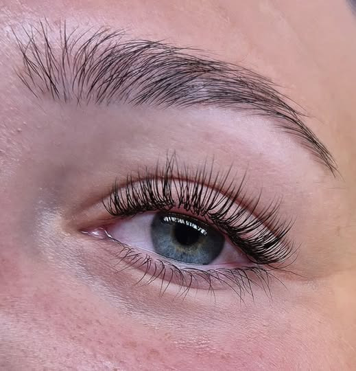 Bangs Beauty præsenterer det perfekte naturlige eyelash look