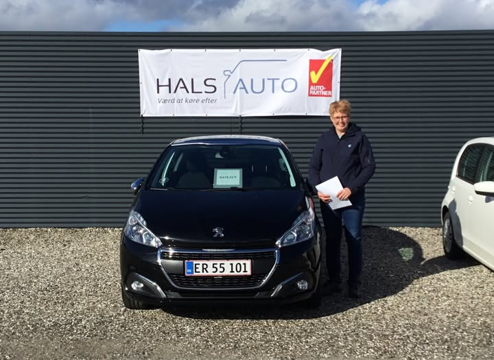 Hals Auto A/S ønsker Helene tillykke med ny Peugeot 208