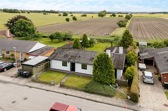 Velholdt familievilla i 1-plan m. masser af potentiale