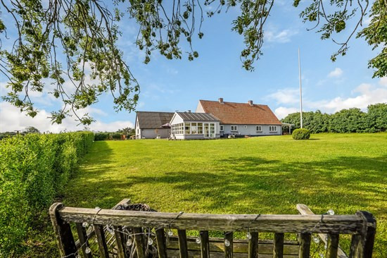 Top 6 over dyreste boliger til salg i Ejby. Priser op til 9.995.000 kr