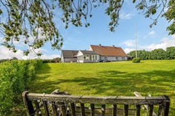 Top 6 over dyreste boliger til salg i Ejby. Priser op til 9.995.000 kr