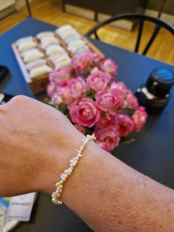 Guldsmed Ø præsenterer armbånd med spiky saltvandsperler til sommeroutfittet