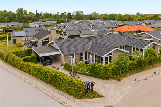 Netop kommet til salg: Niverød Bakke 93 en af Nivås dyreste adresser