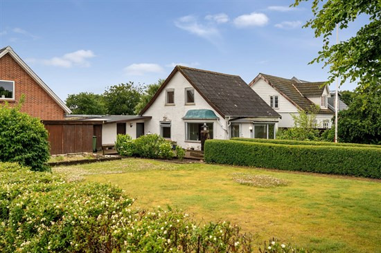 Til salg hos ESTATE Robin Thybo Esbjerg & Varde: Håndværkertilbud: Villa med to matrikler i Jerne