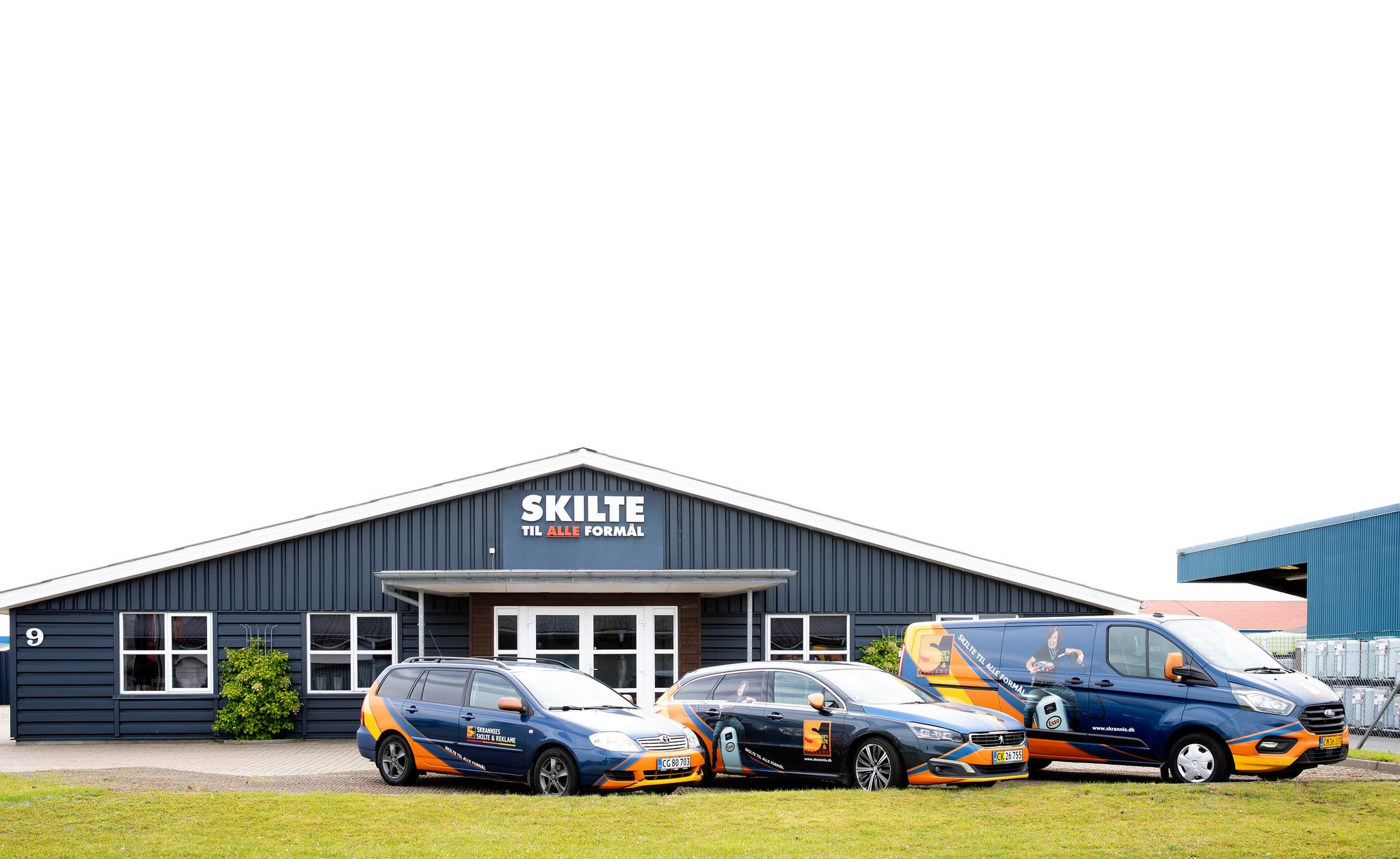 Gør som Skrannies Skilte & Reklame ApS og støt lokalt!