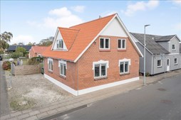 Til salg hos EDC Ejendomsgruppen  Struer : Pænt og løbende renoveret familievilla