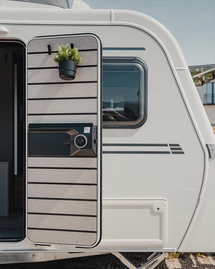 Hinshøj Carvan fremviser den stilfulde og praktiske ERIBA Feeling campingvogn