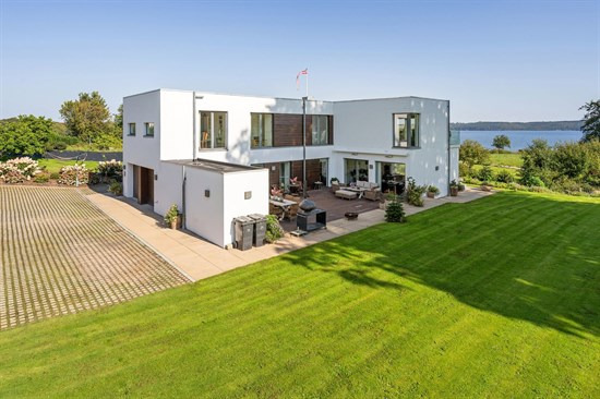 Top 6 over dyreste boliger til salg i Børkop. Priser op til 14.900.000 kr