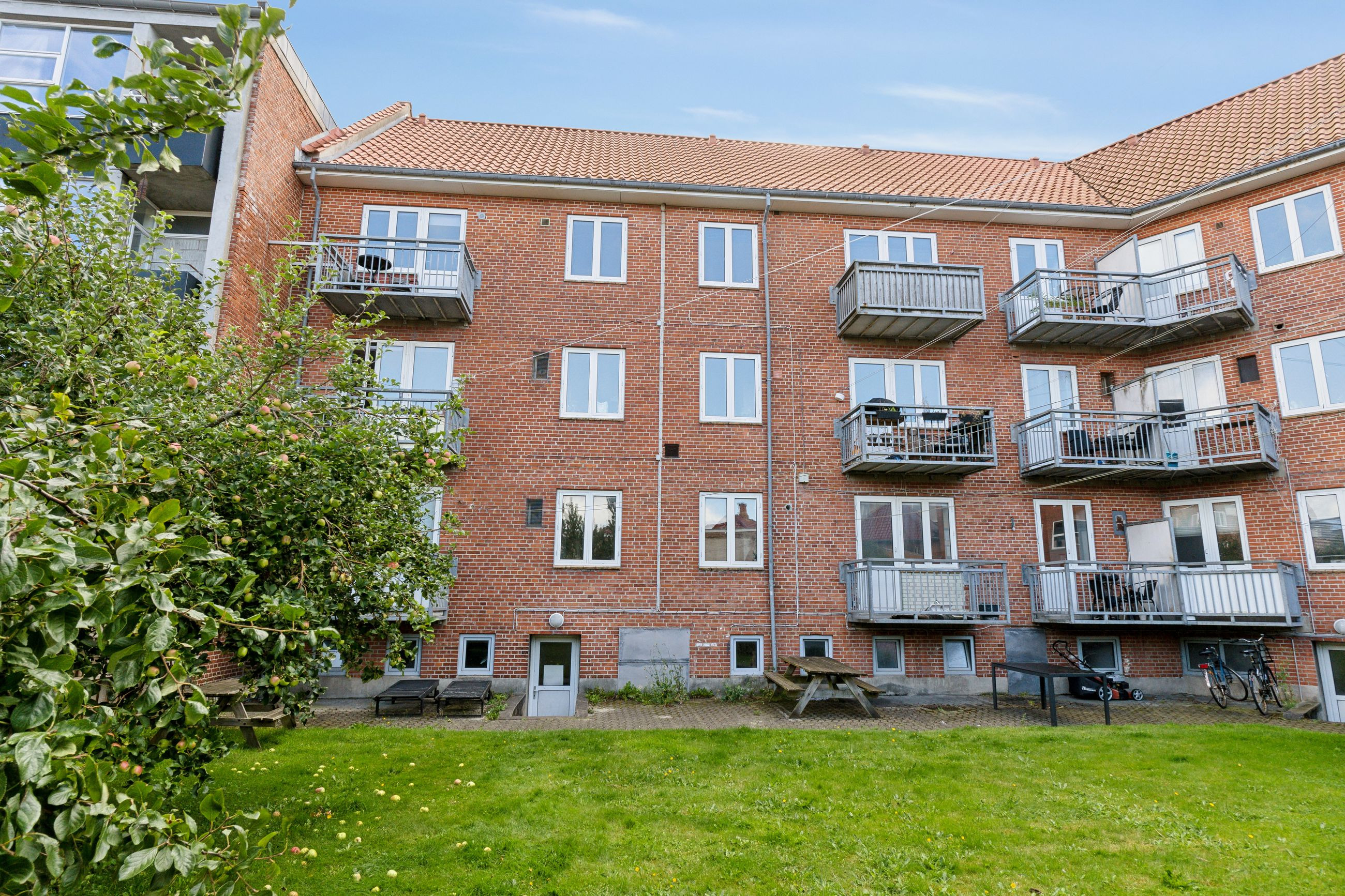 Renoveret Ejerlejlighed i Indre by på 68m2 + tilhørende solrig altan.