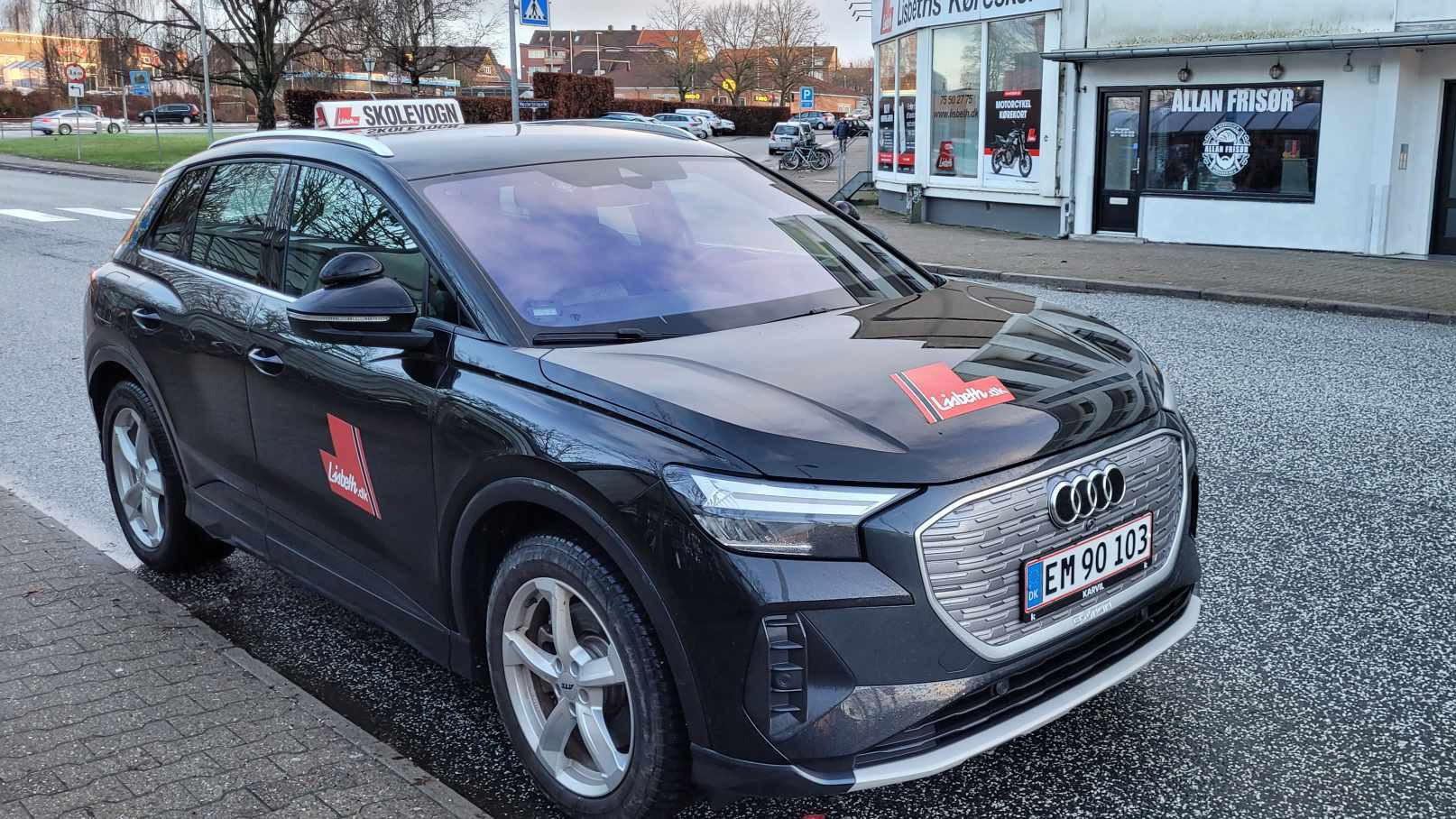 Lisbeths Køreskole fylder holdene hurtigt – fokus er på sikre og dygtige bilister