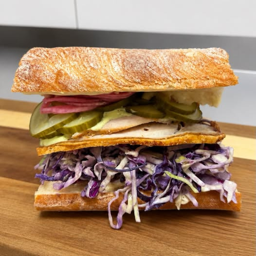 FrAAderen fremhæver sin legendariske flæskestegssandwich