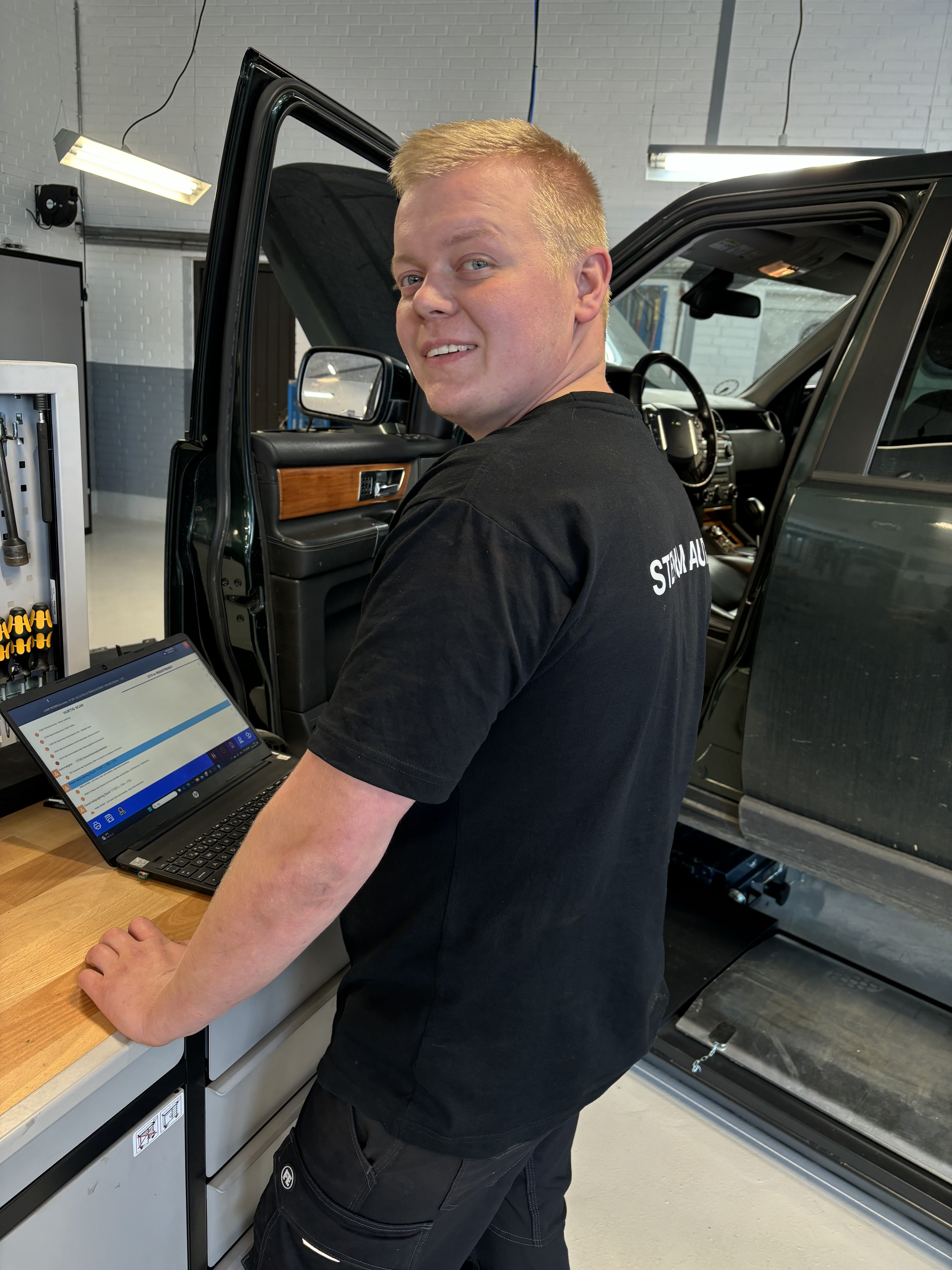 Stenum Auto: Et moderne værksted med tradition og fremtid