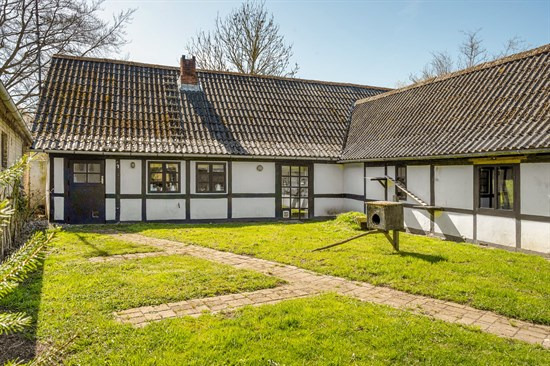 Smidstrupvej 31 og 1 anden boliger er kommet til salg denne uge i Præstø - se boligerne her.