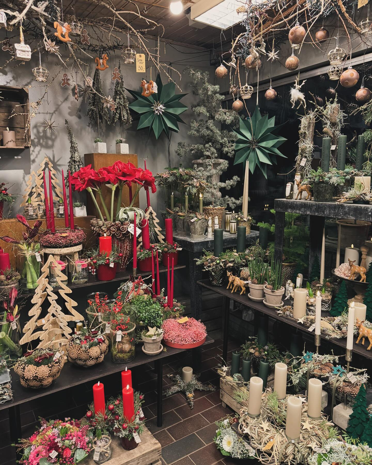 Julekranse og julebuketter hos Taarnby Blomster