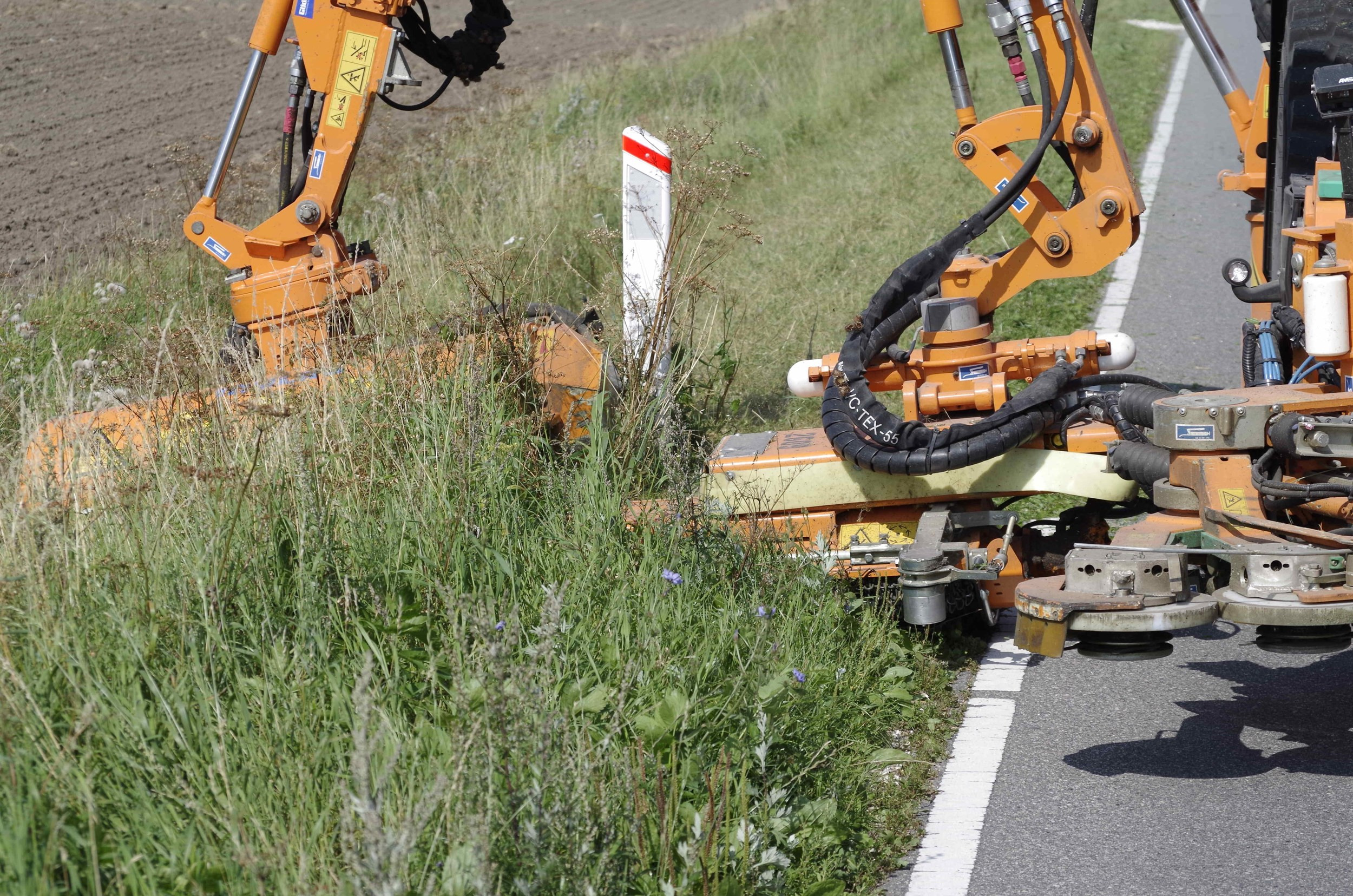 Slagelse Kommune klipper vejrabatter for bedre trafikoversigt og biodiversitet
