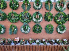 Asmild Plantecenter ApS tilbyder smuk gravpynt til allehelgens dag