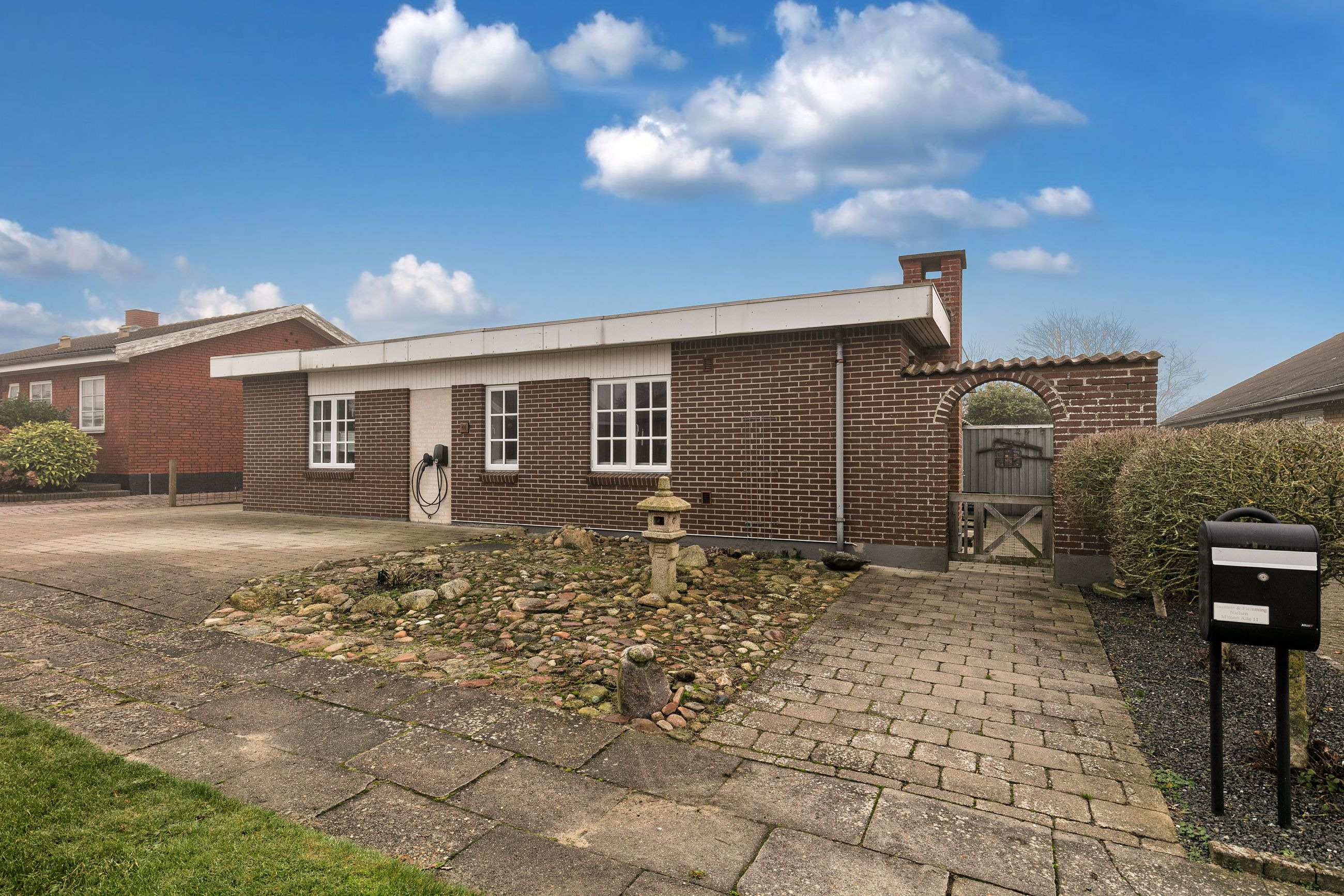 Nænsomt renoveret 1 plans villa i Boldesager kvarteret på 133 m2, med kort afstand til indkøbsmuligheder samt skole i gåafstand.