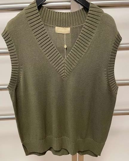 Skønne strikveste hos Klarissa & Nora til kun 75 kr.