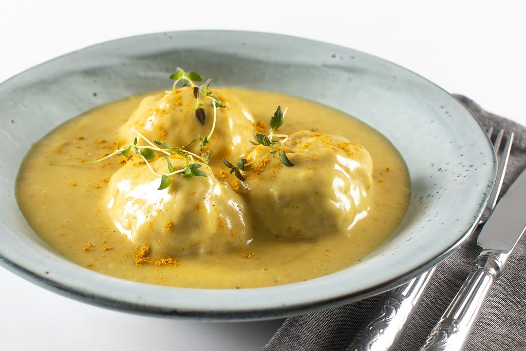 Slagter Primby inviterer til hyggemad med boller i karry og skinkesalat