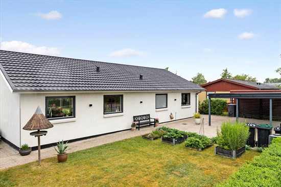 Mosevænget 6 og 4 andre boliger er kommet til salg denne uge i Hinnerup - se boligerne her.