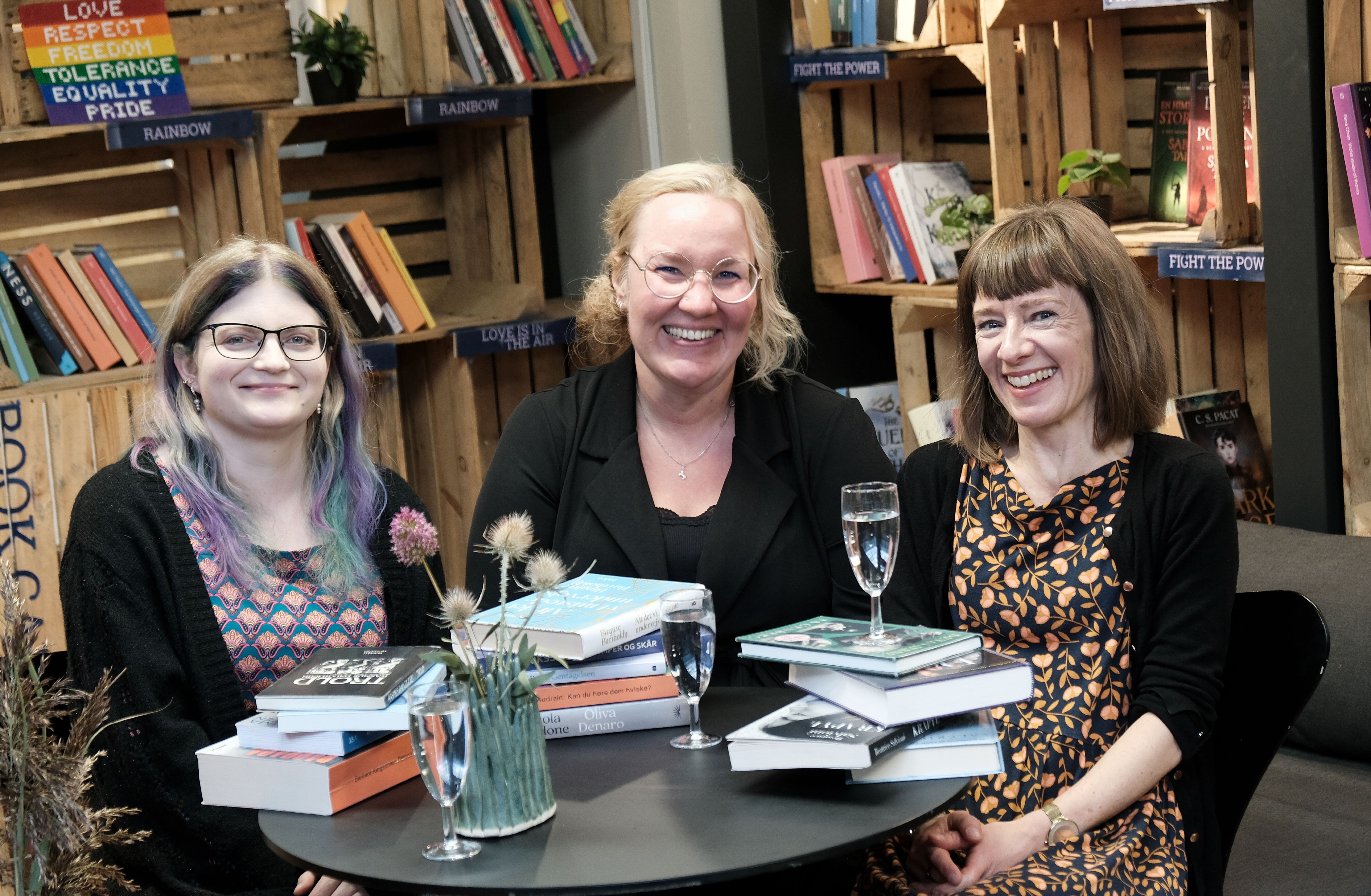 Litteratur, kage og godt selskab på Randers Bibliotek