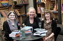 Litteratur, kage og godt selskab på Randers Bibliotek