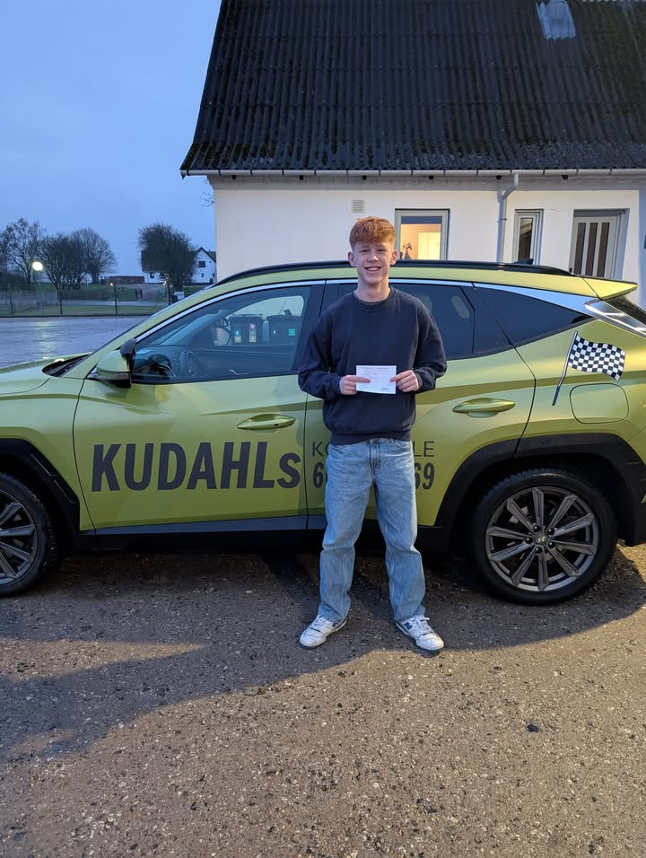 Kudahls Køreskole ønsker Mathias tillykke med kørekortet