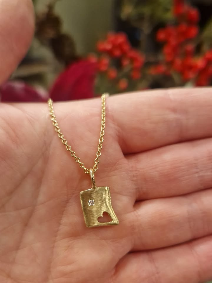 Smykker og åbningstider hos Guldsmed Ø: Opdag vores udvalg i dag