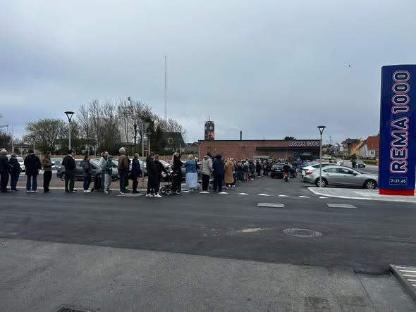 Rema 1000 Rosenkrantzgade fejrer butiksåbning med stor opbakning fra morgenen