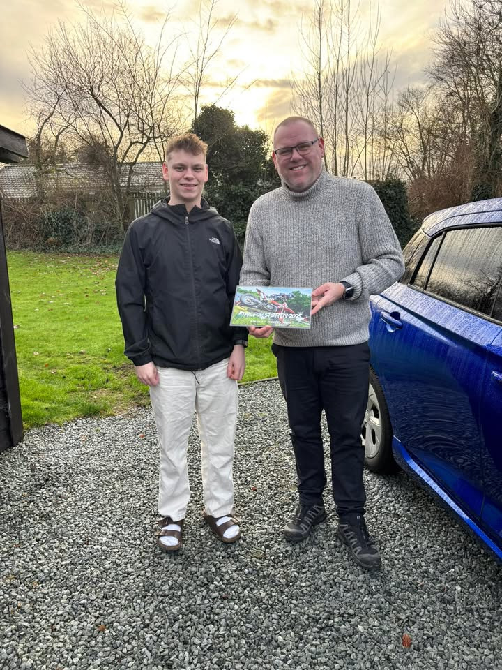 Nørgaards Køreskole i julehumør efter besøg af Nikolaj Iversen