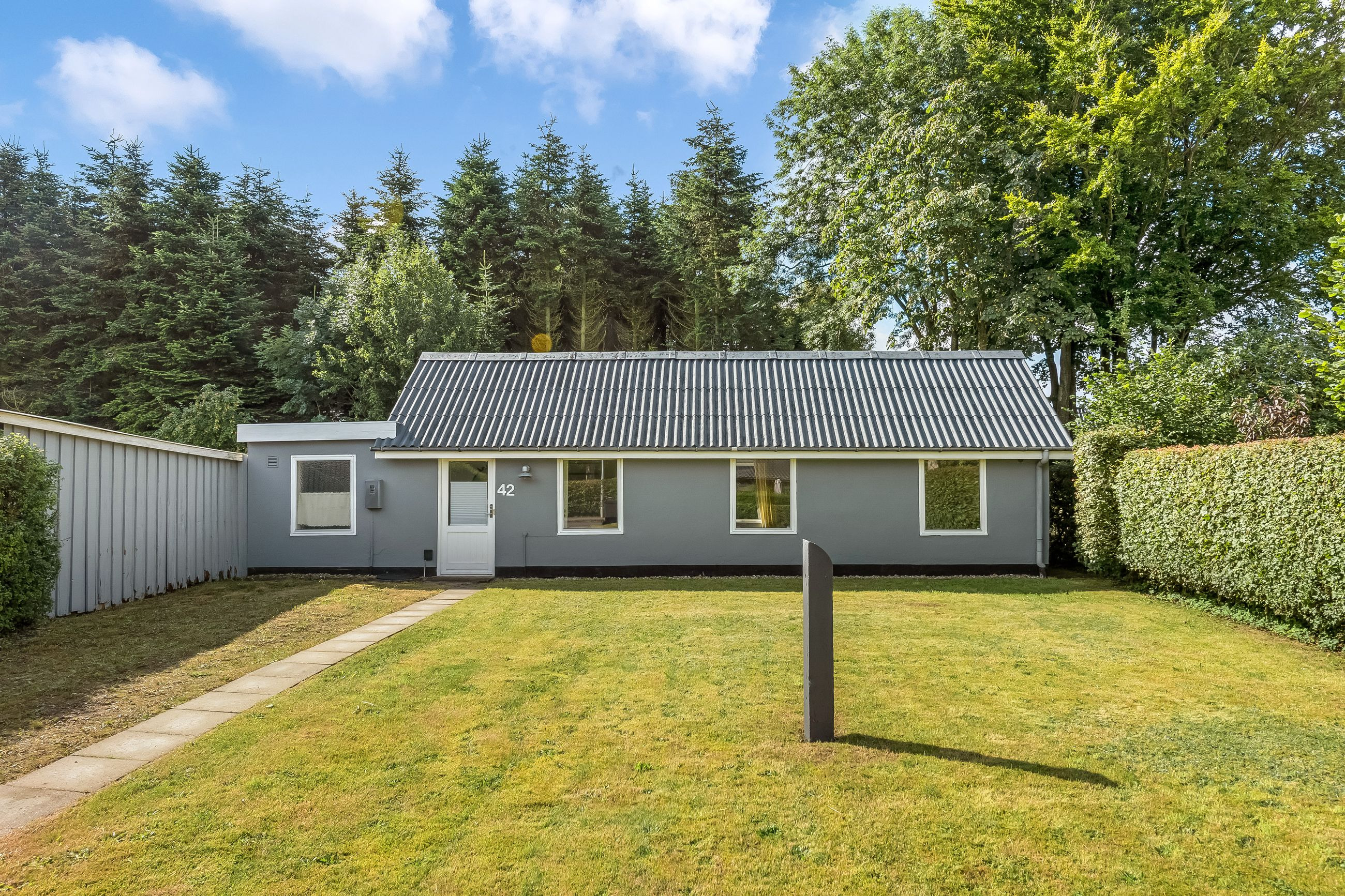 Til salg hos EJENHOLM BOLIG & ERHVERV: SKØN BOLIG I NATURRIGE OMGIVELSER I LØJT KIRKEBY