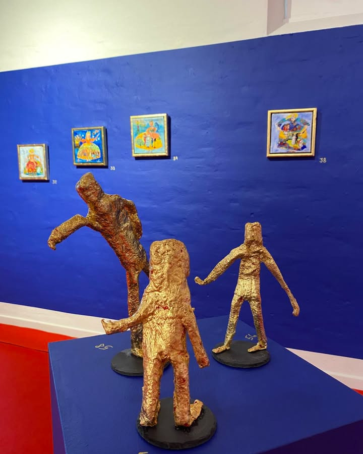 Elever fra Peter Willemoesskolen på besøg hos Tobaksgaardens udstilling En digters bazar