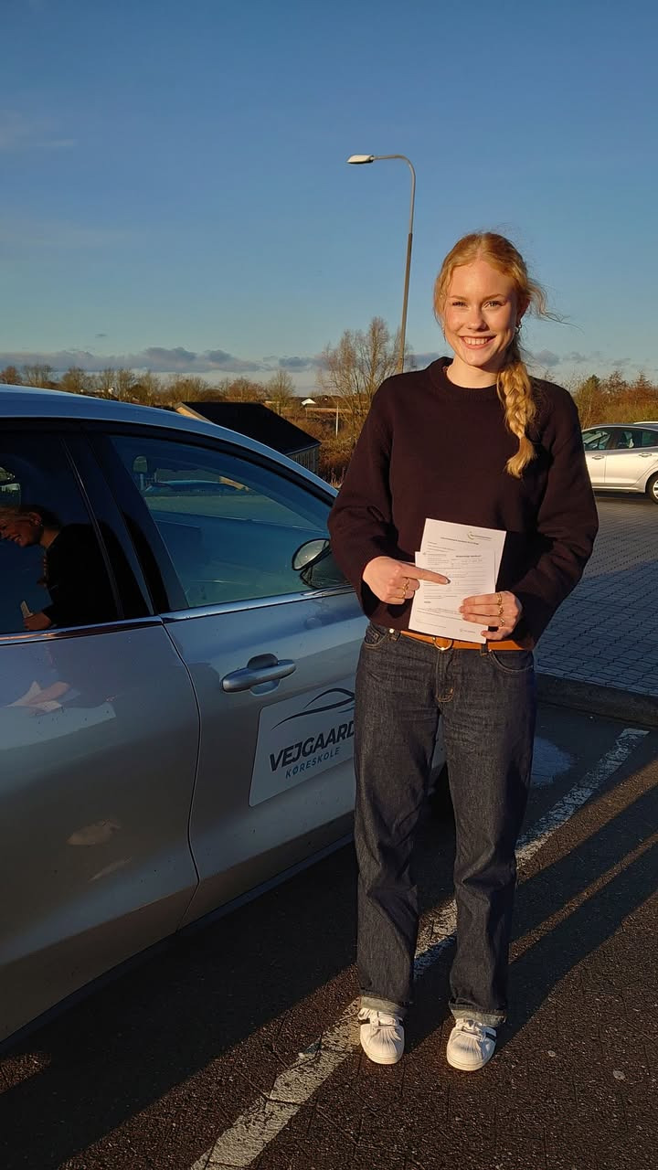 Nicoline bestod køreprøven i første forsøg hos Vejgaard Køreskole v/Morten Rode