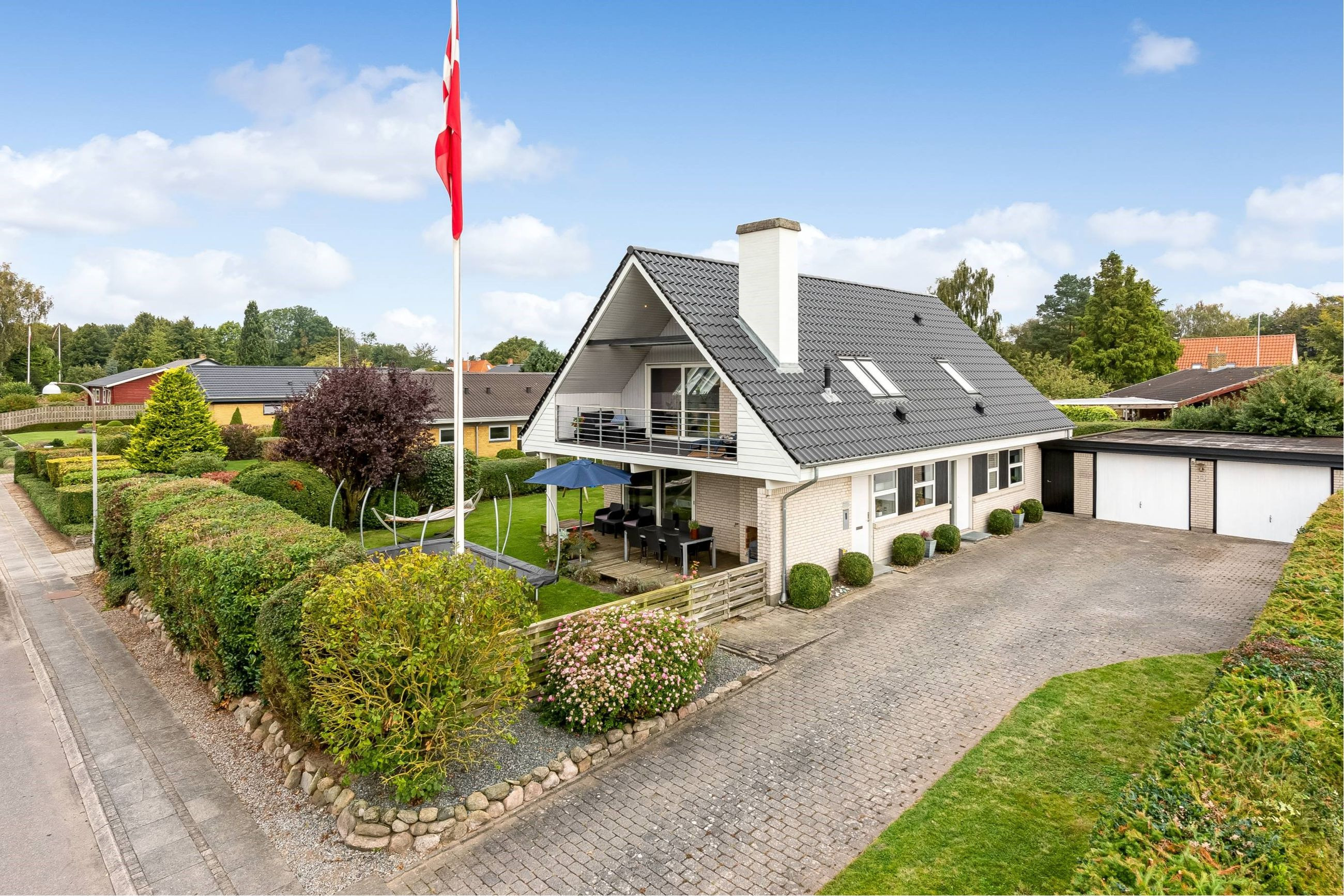 DEJLIGT, LYST HJEM MED PLADS TIL DET GODE FAMILIELIV