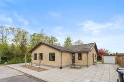 Mæglerhuset annoncerer ny pris på moderne villa i Vadum