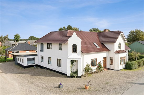 Vilsbækvej 26 og 3 andre boliger er kommet til salg denne uge i Padborg - se boligerne her.