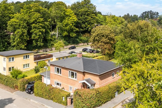 Tranebærvej 1 og 1 anden boliger er kommet til salg denne uge i Brabrand - se boligerne her.