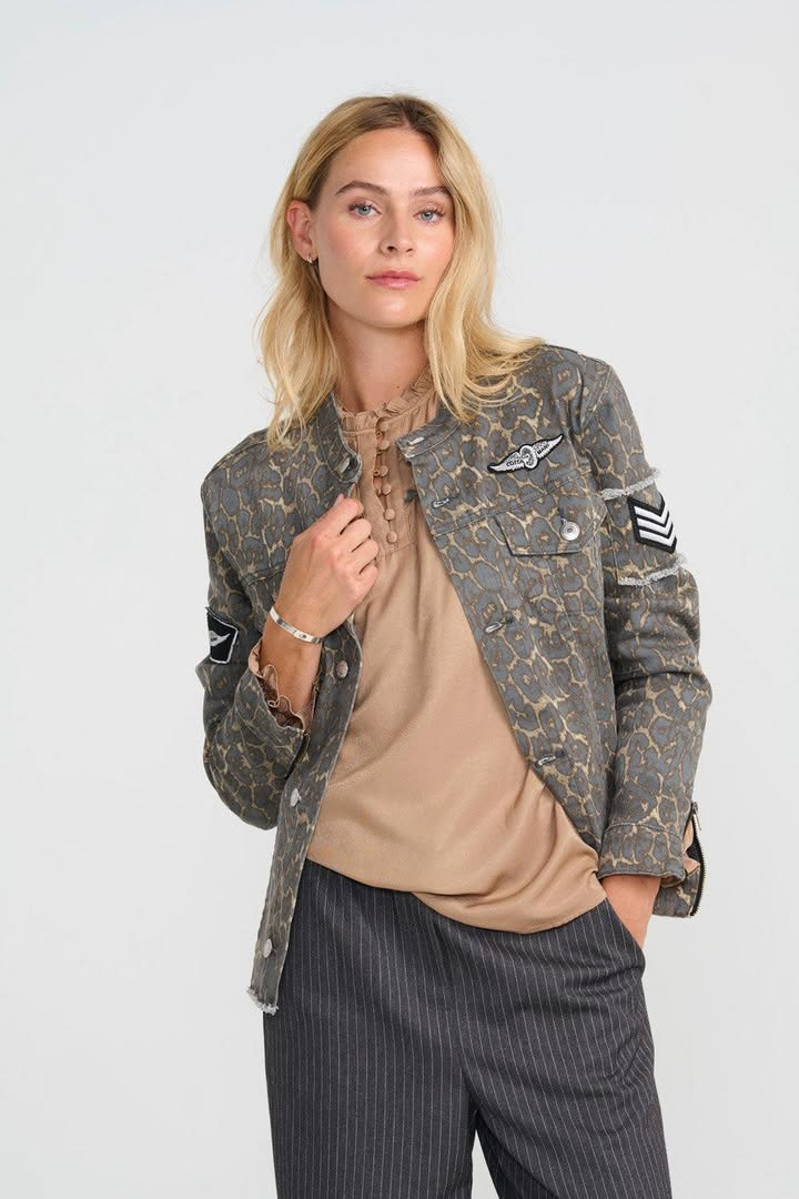 Rosengreen tilbyder smart leopardjakke til nedsat pris