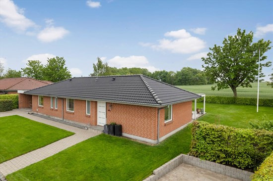 For 2.695.000 kr Solbakken 3 - Se priserne på de dyreste boliger til salg i Nørager