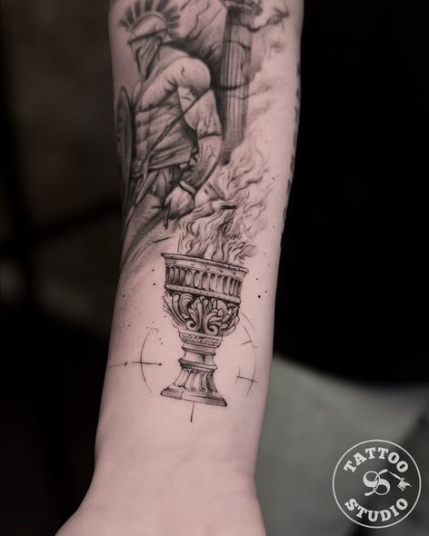 Tattoo Studio 96 Aalborg viser black & grey-tatovering med spartansk kriger
