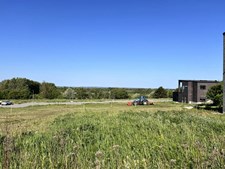 Aalborg Kommune sælger parcelhusgrunde for millioner, fortsætter med ejendomsmæglere for fremtidig succes