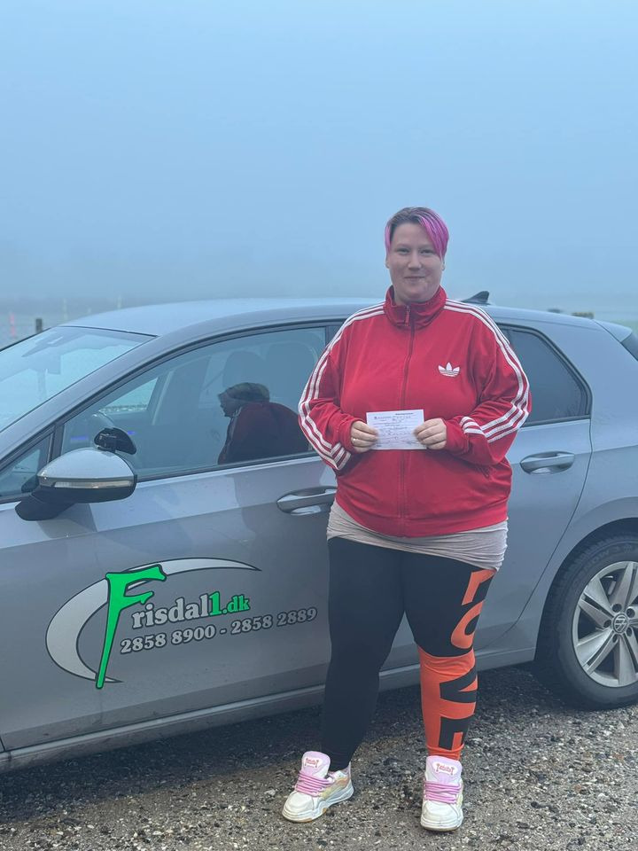 Kæmpe tillykke til Lulu fra Frisdal Køreskole I/S med kørekortet