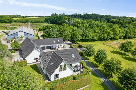 Eksklusiv bolig for 16.000.000 kr er netop kommet til salg i Hornslet - Se den og de dyreste boliger her