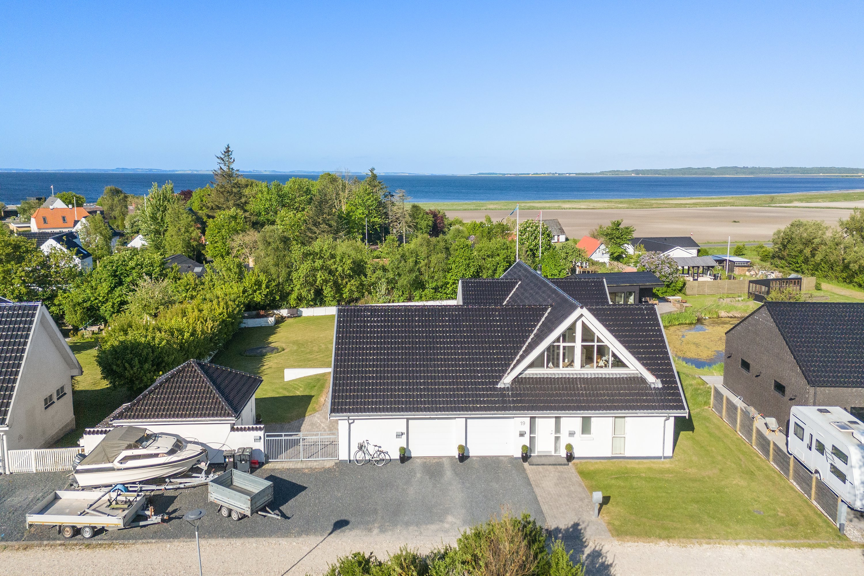 Imponerende villa med fjordudsigt og masser af plads